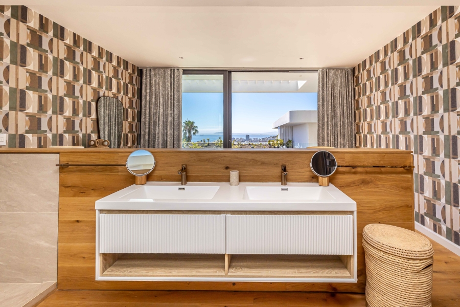 4 Bedroom Property for Sale in Fresnaye Western Cape